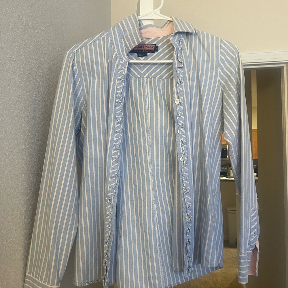 Vineyard Vines Blue and White Casual Button Down Shirt